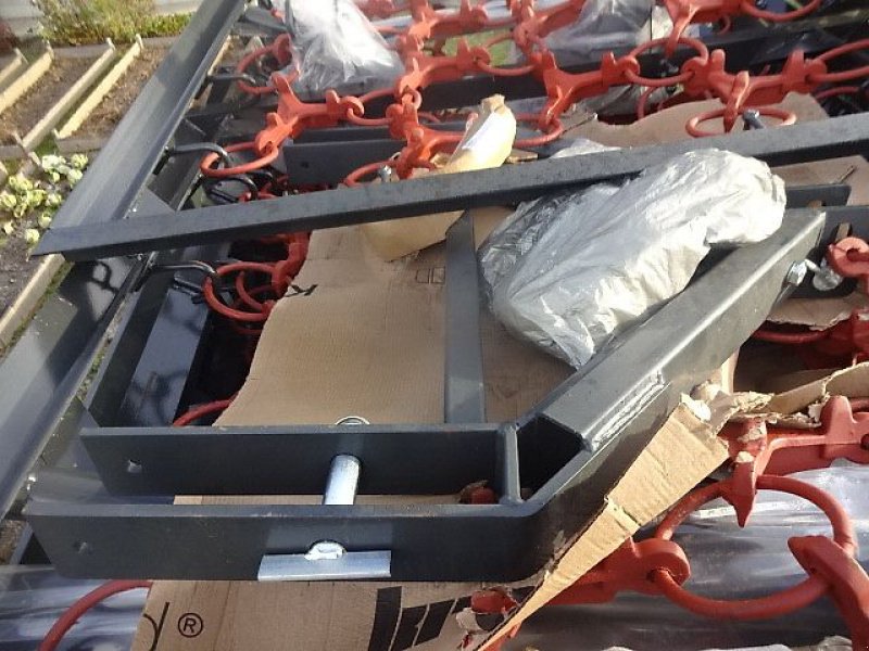 Wiesenegge of the type H-L-M Wiesenegge- 5 Meter -4 R - 1 Z -  schwere Ausführung- hydraulisch klappbar, Neumaschine in Neureichenau (Picture 22)