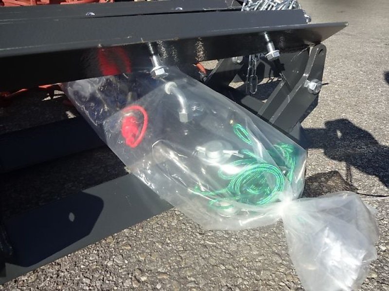 Wiesenegge of the type H-L-M Wiesenegge- 5 Meter -4 R - 1 Z -  schwere Ausführung- hydraulisch klappbar, Neumaschine in Neureichenau (Picture 12)