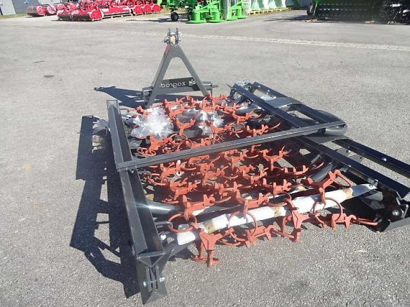 Wiesenegge of the type H-L-M Wiesenegge- 5 Meter -4 R - 1 Z -  schwere Ausführung- hydraulisch klappbar, Neumaschine in Neureichenau (Picture 8)