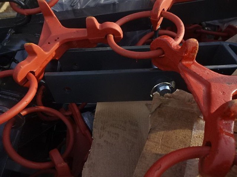 Wiesenegge of the type H-L-M Wiesenegge- 5 Meter -4 R - 1 Z -  schwere Ausführung- hydraulisch klappbar, Neumaschine in Neureichenau (Picture 27)