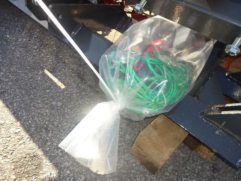 Wiesenegge of the type H-L-M Wiesenegge- 5 Meter -4 R - 1 Z -  schwere Ausführung- hydraulisch klappbar, Neumaschine in Neureichenau (Picture 14)