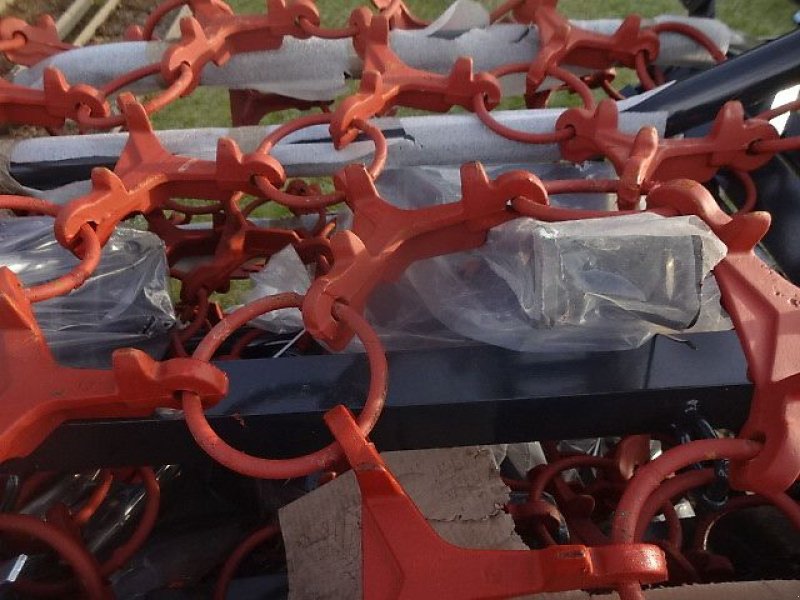 Wiesenegge of the type H-L-M Wiesenegge- 5 Meter -4 R - 1 Z -  schwere Ausführung- hydraulisch klappbar, Neumaschine in Neureichenau (Picture 26)