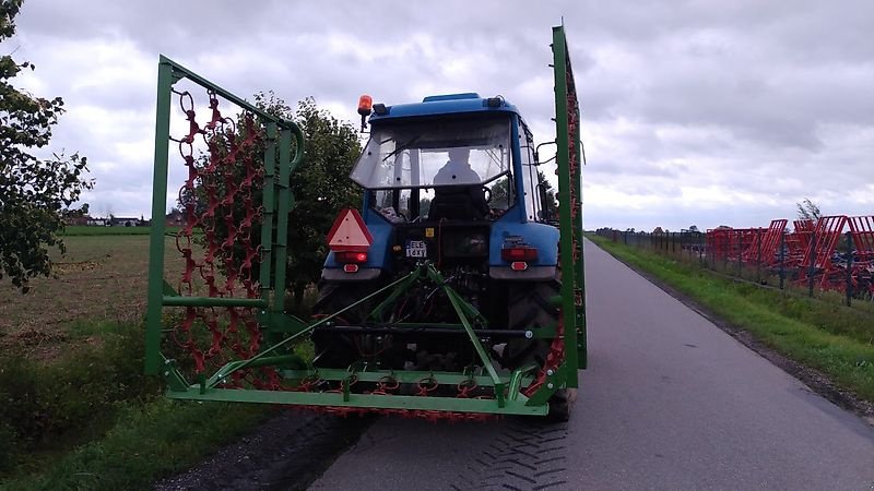 Wiesenegge of the type H-L-M Wiesenegge- 5 Meter -4 R - 1 Z -  schwere Ausführung- hydraulisch klappbar, Neumaschine in Neureichenau (Picture 19)