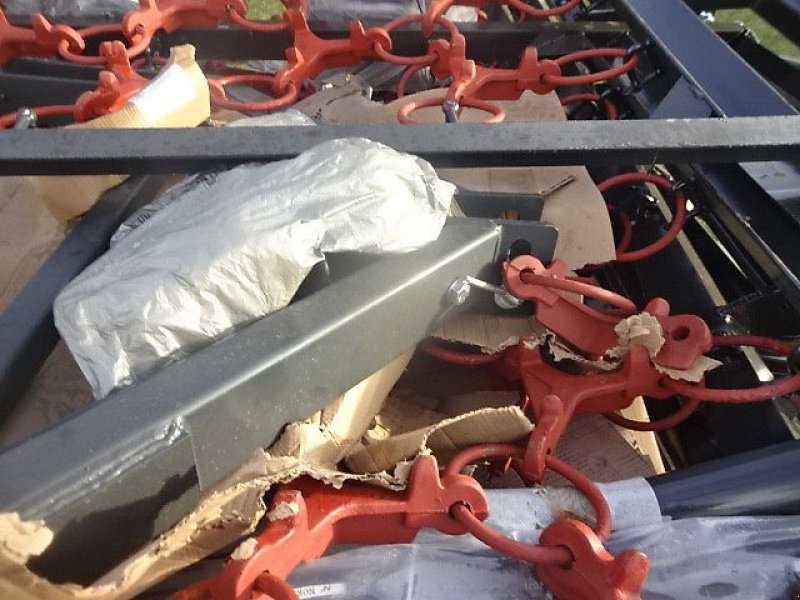 Wiesenegge of the type H-L-M Wiesenegge- 5 Meter -4 R - 1 Z -  schwere Ausführung- hydraulisch klappbar, Neumaschine in Neureichenau (Picture 23)