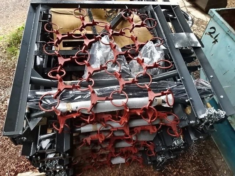 Wiesenegge of the type H-L-M Wiesenegge - 5 Meter-  4 Reihige- Hydraulisch- mit 2 Zylinder- Kastenbock, Neumaschine in Neureichenau (Picture 8)