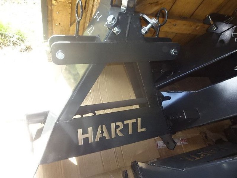 Wiesenegge of the type H-L-M Wiesenegge - 5 Meter-  4 Reihige- Hydraulisch- mit 2 Zylinder- Kastenbock, Neumaschine in Neureichenau (Picture 23)