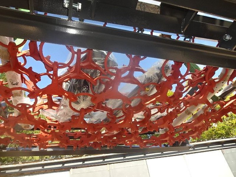 Wiesenegge of the type H-L-M Wiesenegge - 5 Meter-  4 Reihige- Hydraulisch- mit 2 Zylinder- Kastenbock, Neumaschine in Neureichenau (Picture 22)