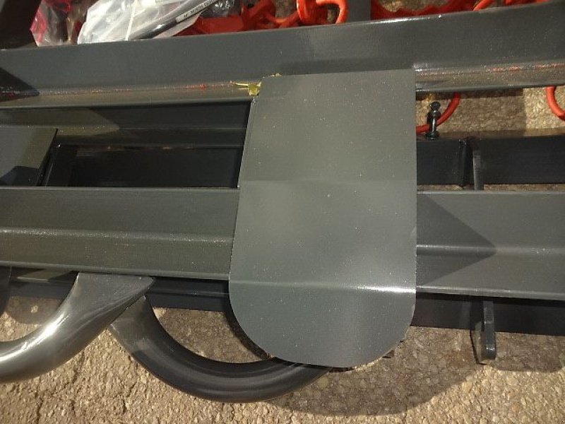 Wiesenegge of the type H-L-M Wiesenegge - 5 Meter-  4 Reihige- Hydraulisch- mit 2 Zylinder- Kastenbock, Neumaschine in Neureichenau (Picture 20)