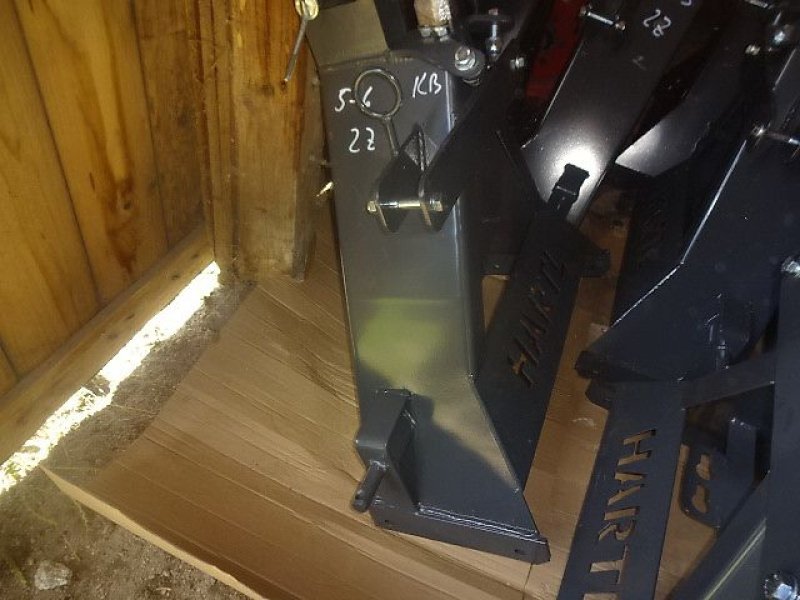 Wiesenegge of the type H-L-M Wiesenegge - 5 Meter-  4 Reihige- Hydraulisch- mit 2 Zylinder- Kastenbock, Neumaschine in Neureichenau (Picture 24)