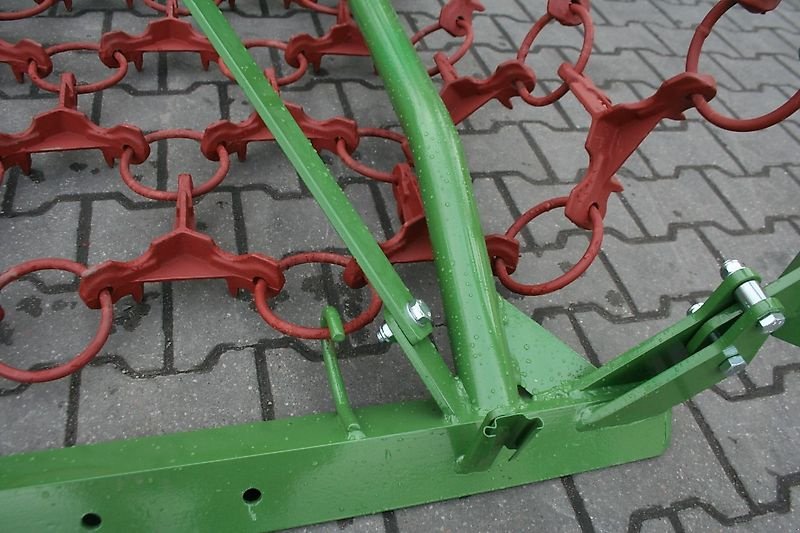 Wiesenegge of the type H-L-M Wiesenegge - 5 Meter-  4 Reihige- Hydraulisch- mit 2 Zylinder- Kastenbock, Neumaschine in Neureichenau (Picture 29)