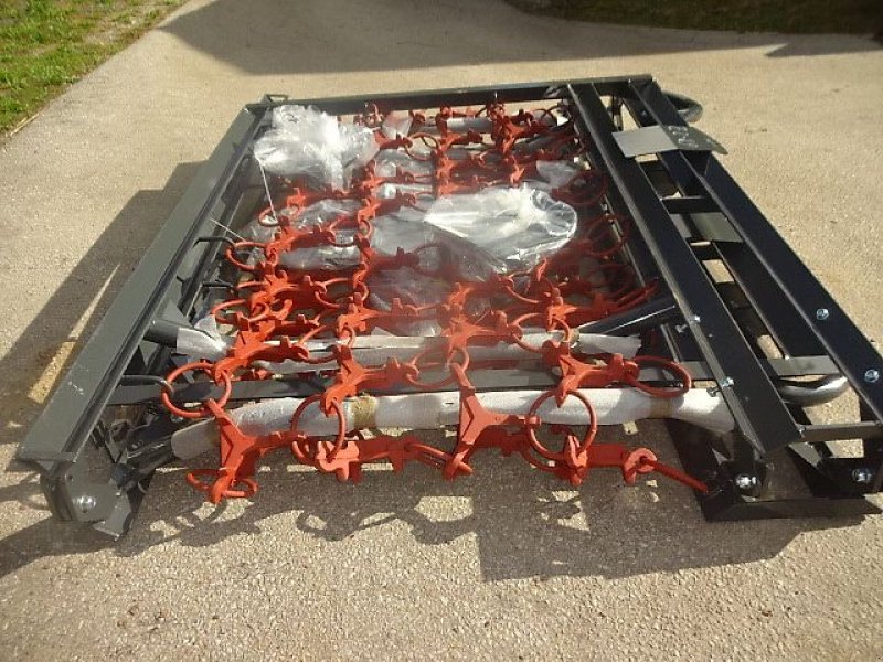 Wiesenegge des Typs H-L-M Wiesenegge 6 Meter- 4 Reihig- Kastenbock- Klappung mit 2 Zylinder, Neumaschine in Neureichenau (Bild 19)