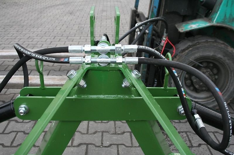 Wiesenegge des Typs H-L-M Wiesenegge 6 Meter- 4 Reihig- Kastenbock- Klappung mit 2 Zylinder, Neumaschine in Neureichenau (Bild 26)