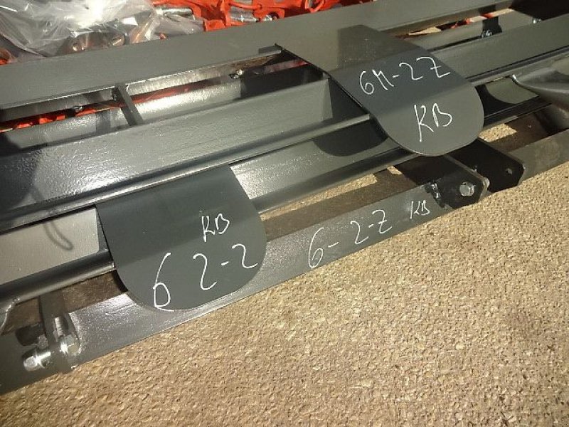 Wiesenegge des Typs H-L-M Wiesenegge 6 Meter- 4 Reihig- Kastenbock- Klappung mit 2 Zylinder, Neumaschine in Neureichenau (Bild 22)