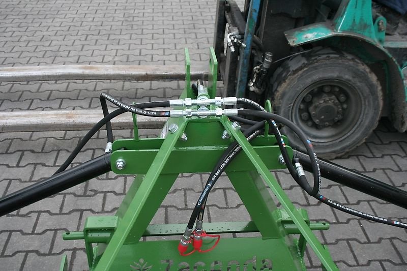 Wiesenegge des Typs H-L-M Wiesenegge 6 Meter- 4 Reihig- Kastenbock- Klappung mit 2 Zylinder, Neumaschine in Neureichenau (Bild 29)