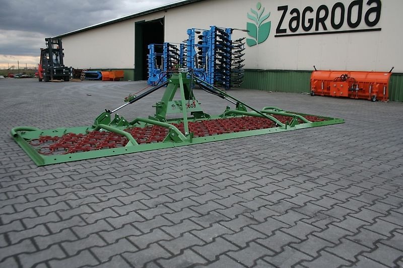 Wiesenegge des Typs H-L-M Wiesenegge 6 Meter- 4 Reihig- Kastenbock- Klappung mit 2 Zylinder, Neumaschine in Neureichenau (Bild 27)