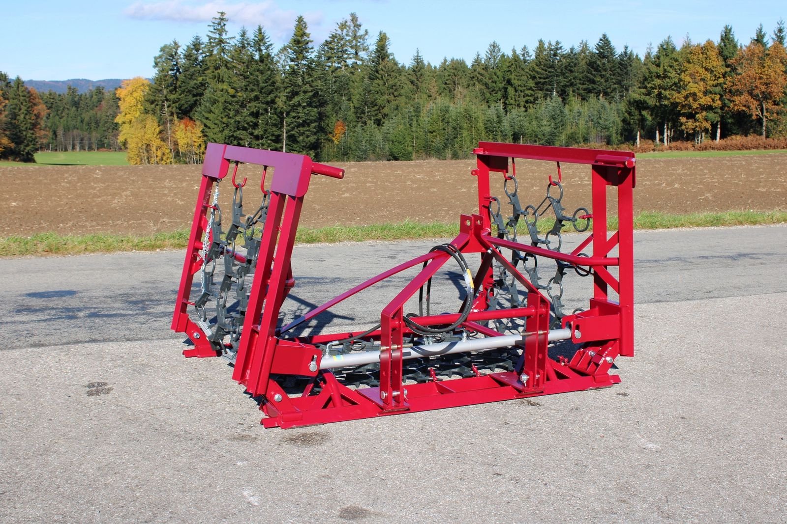 Wiesenegge of the type InterTech Wiesenegge 4000/4, Neumaschine in Neukirchen am Walde  (Picture 1)