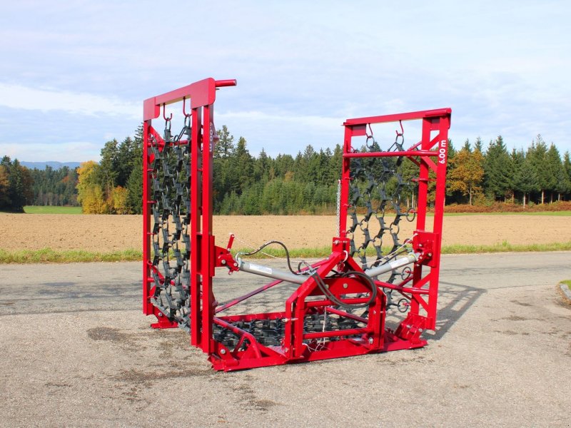 Wiesenegge des Typs InterTech Wiesenegge 6000/4 spezial, Neumaschine in Neukirchen am Walde  (Bild 1)