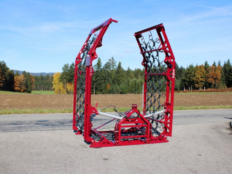 Wiesenegge des Typs InterTech Wiesenegge 8000/4 spezial, Neumaschine in Neukirchen am Walde  (Bild 1)