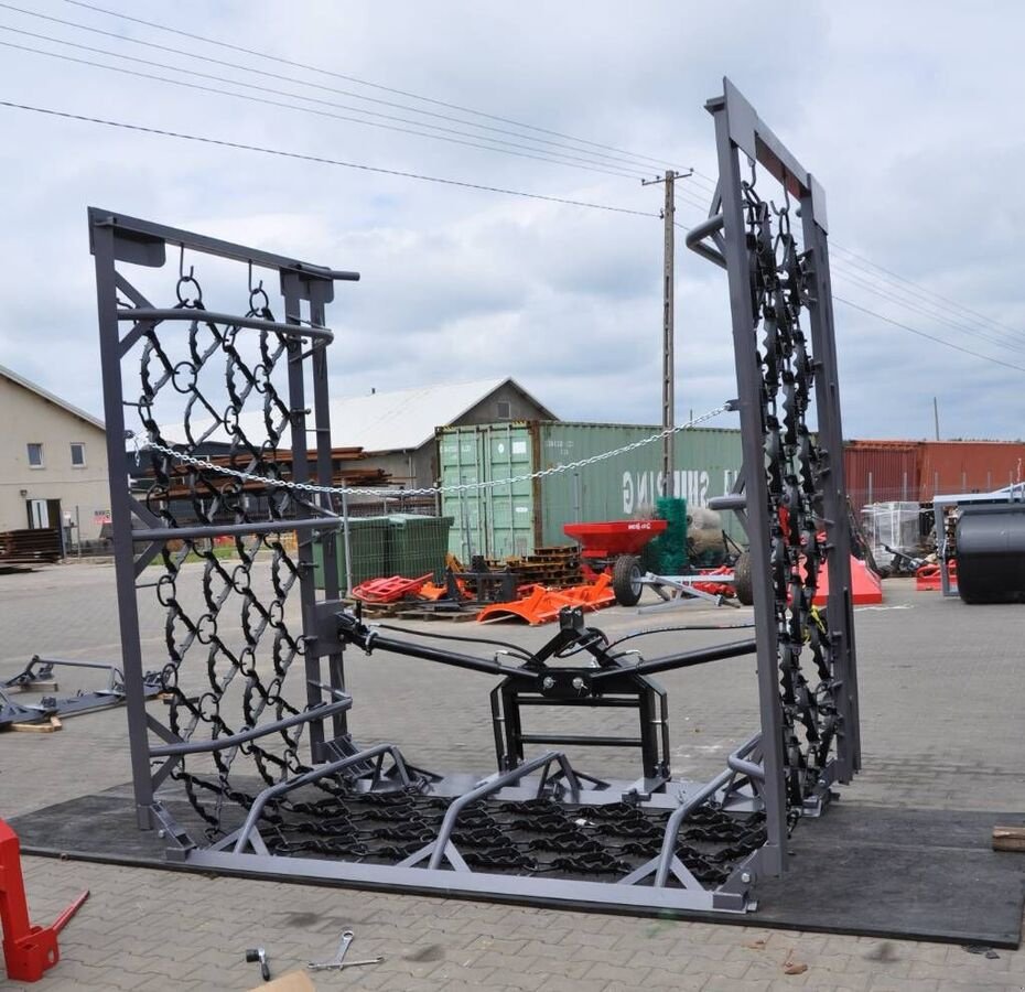 Wiesenegge des Typs Metal Technik Wiesenegge / heavy meadow harrow, Neumaschine in Michałowo (Bild 2)