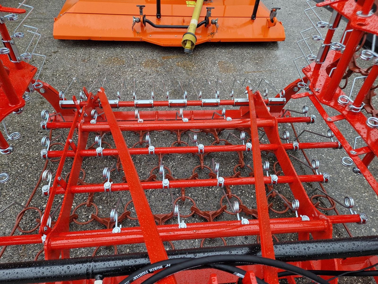 Wiesenegge des Typs Sonstige 4m Hybridwiesenegge, Neumaschine in Grünbach (Bild 3)