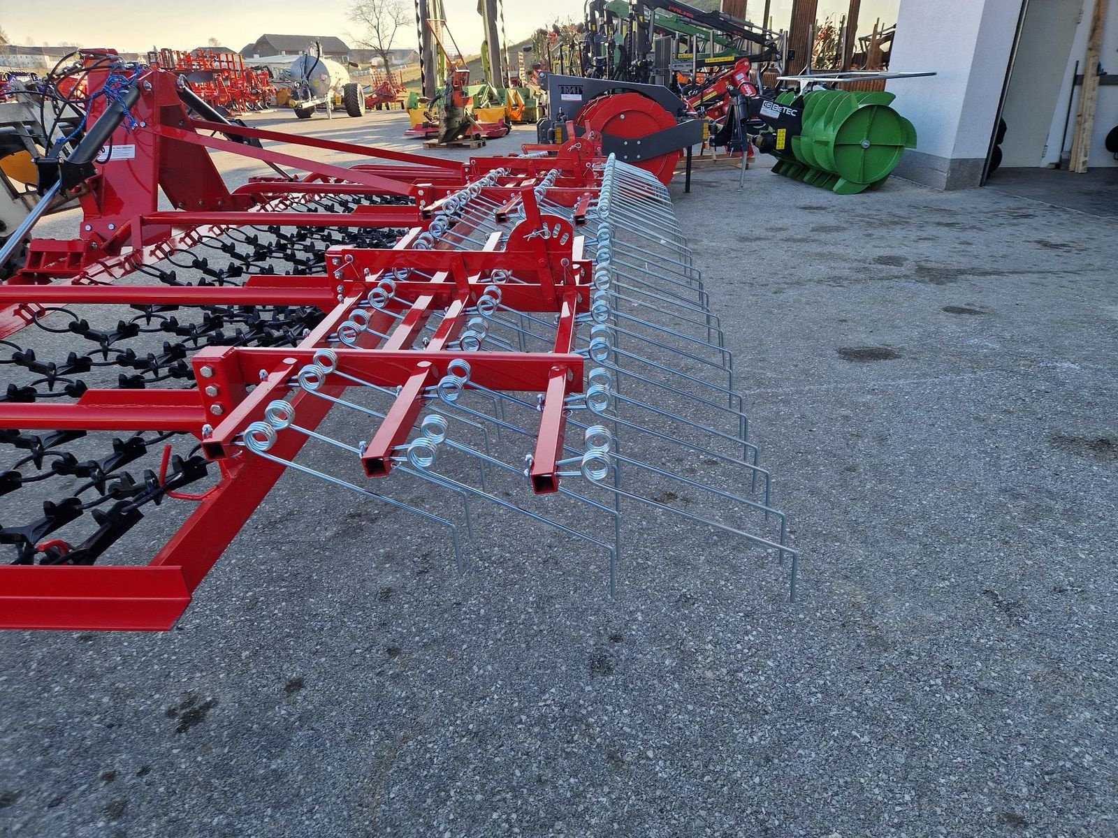 Wiesenegge typu Sonstige 6m Wiesenegge mit 3 reihigen Wiesenstriegel, Neumaschine v Grünbach (Obrázek 7)