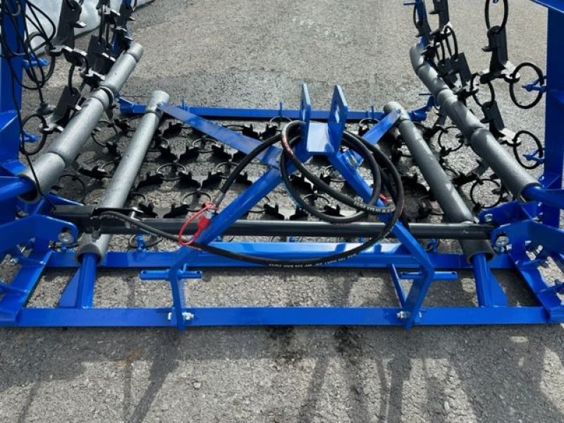 Wiesenegge of the type Sonstige Wiesenegge 4m, 4-reihig, hydraulisch, Neumaschine in Tamsweg (Picture 7)