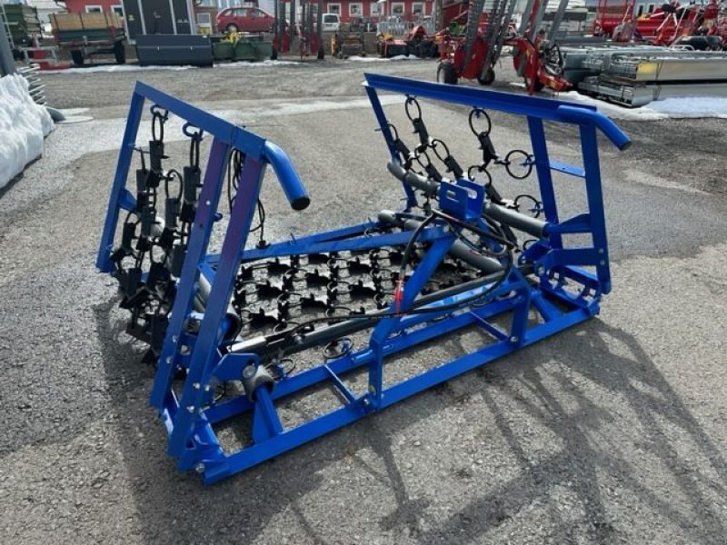 Wiesenegge of the type Sonstige Wiesenegge 4m, 4-reihig, hydraulisch, Neumaschine in Tamsweg (Picture 5)