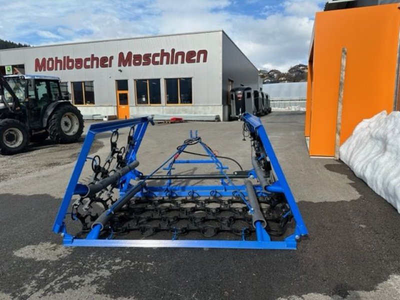 Wiesenegge of the type Sonstige Wiesenegge 4m, 4-reihig, hydraulisch, Neumaschine in Tamsweg (Picture 10)