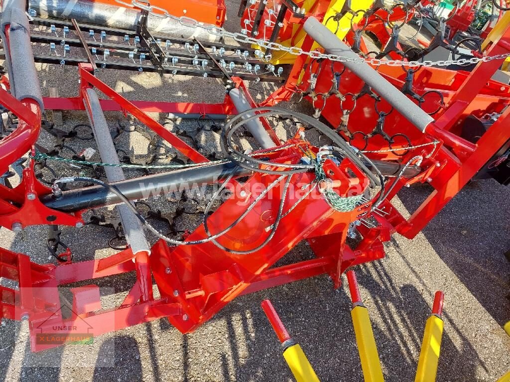 Wiesenegge des Typs Sonstige WIESENEGGE 6M HYDRAULISCH MIT STRIEGEL, Neumaschine in Haag (Bild 3)