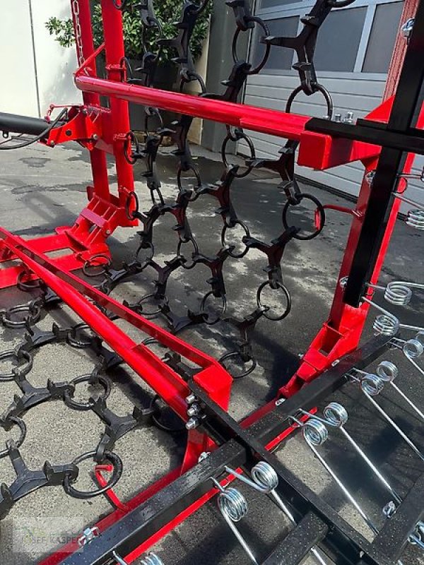 Wiesenegge des Typs Sonstige Wiesenschleppe 6,00 m breit mit Striegel, Neumaschine in Alitzheim (Bild 9)