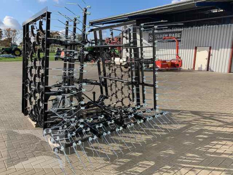 Wiesenegge des Typs Sonstige Wiesenschleppe 6m mit Striegel und Nachsaatgerät, Neumaschine in Südheide (Bild 12)