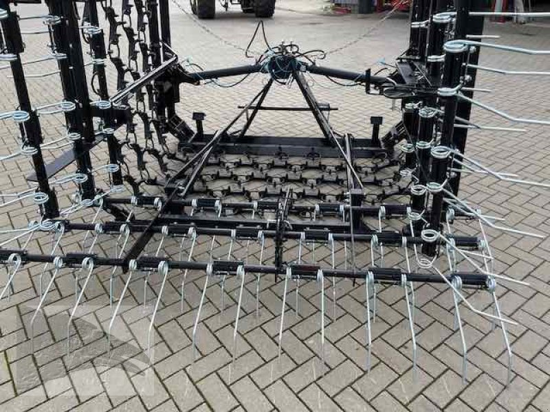 Wiesenegge typu Sonstige Wiesenschleppe 6m mit Striegel, Neumaschine v Südheide (Obrázek 8)