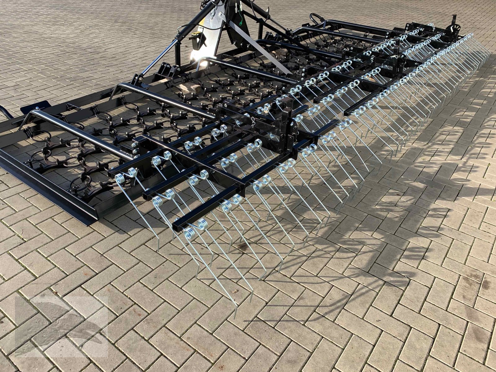 Wiesenegge des Typs VORATECK 6m mit Striegel, Neumaschine in Südheide (Bild 1)