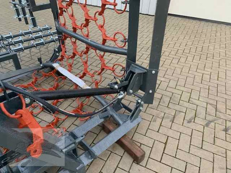 Wiesenegge des Typs VORATECK Wiesenschleppe 5m mit Striegel, Neumaschine in Südheide (Bild 3)