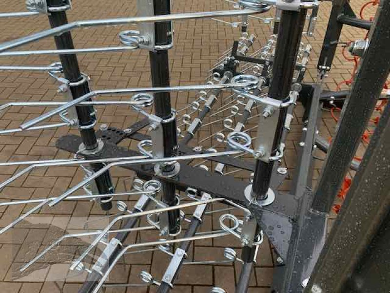 Wiesenegge des Typs VORATECK Wiesenschleppe 5m mit Striegel, Neumaschine in Südheide (Bild 5)