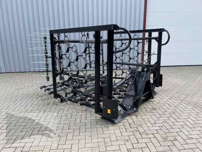 Wiesenegge des Typs VORATECK Wiesenschleppe 5m mit Striegel, Neumaschine in Südheide (Bild 2)