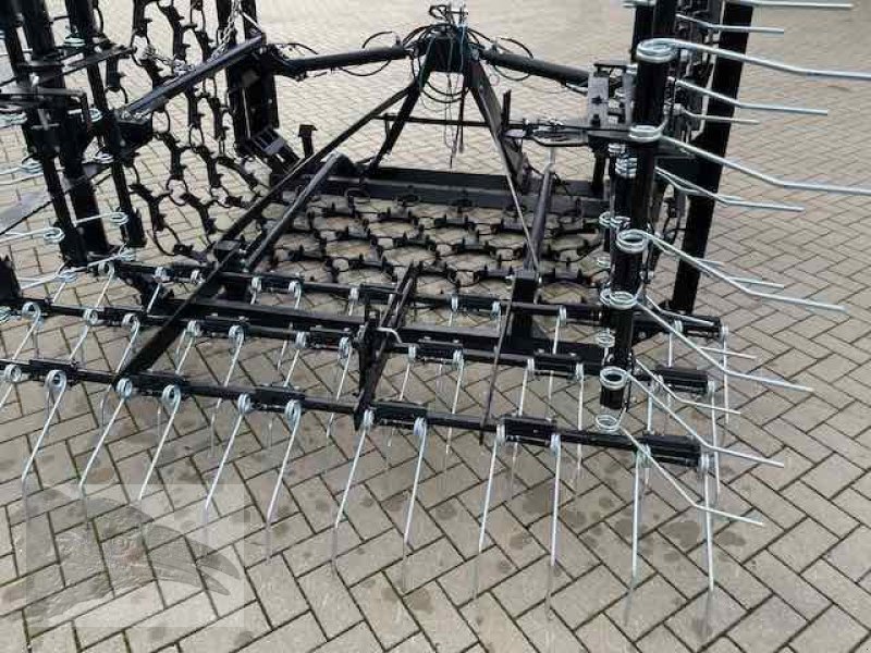 Wiesenegge des Typs VORATECK Wiesenschleppe 5m mit Striegel, Neumaschine in Südheide (Bild 11)