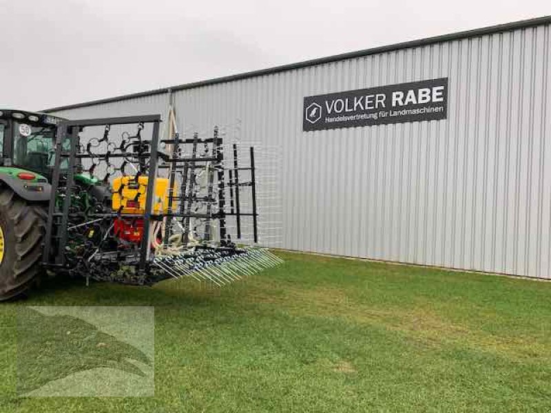 Wiesenegge des Typs VORATECK Wiesenschleppe 6m mit Nachsaateinrichtung und Striegel, Neumaschine in Südheide (Bild 1)
