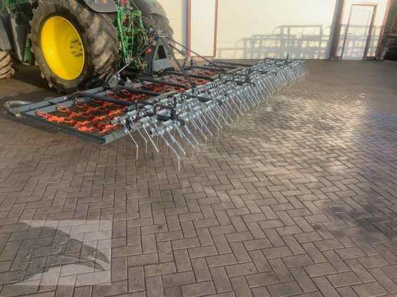 Wiesenegge des Typs VORATECK Wiesenschleppe 6m mit Striegel, Neumaschine in Südheide (Bild 3)