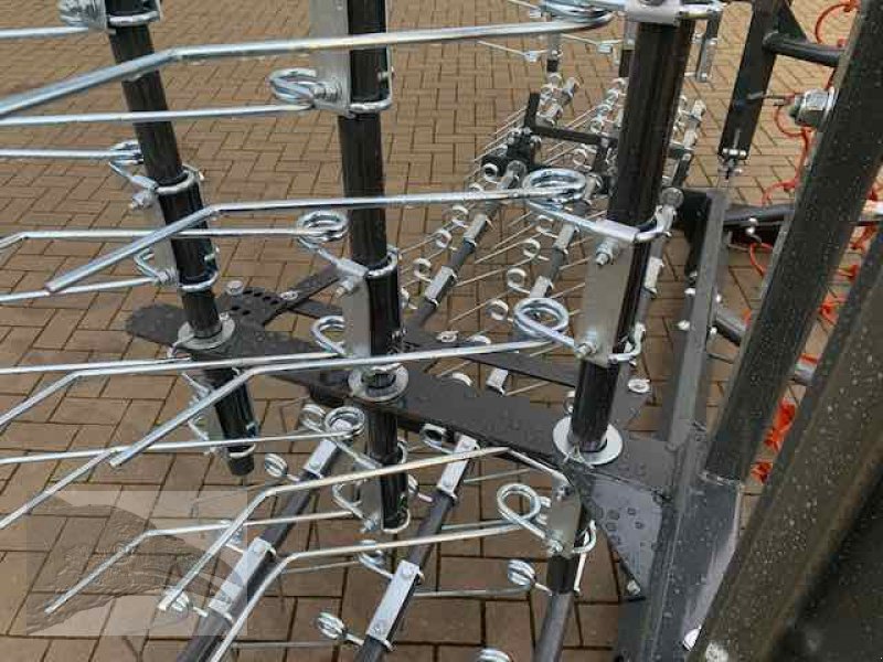 Wiesenegge des Typs VORATECK Wiesenschleppe 6m mit Striegel, Neumaschine in Südheide (Bild 7)