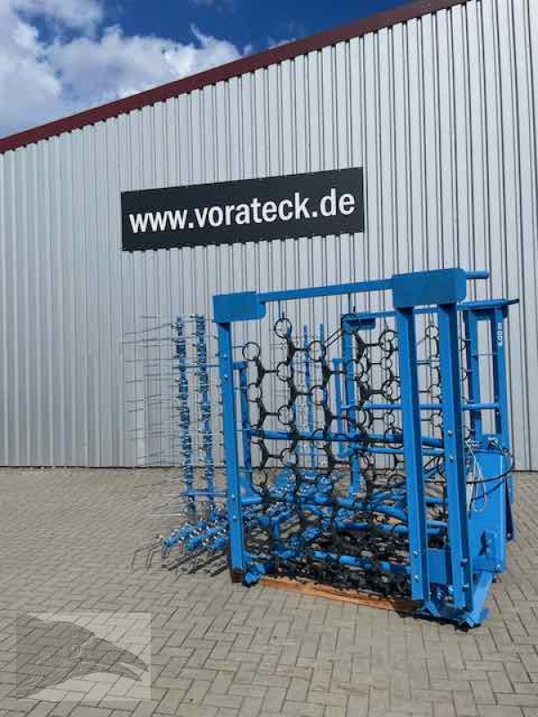 Wiesenegge des Typs VORATECK Wiesenschleppe 6m mit Striegel, Neumaschine in Südheide (Bild 2)