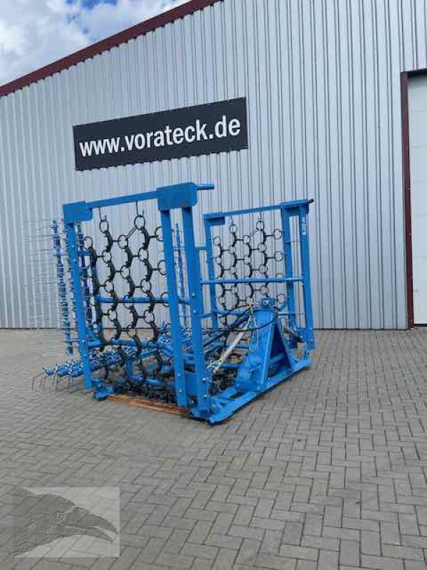 Wiesenegge des Typs VORATECK Wiesenschleppe 6m mit Striegel, Neumaschine in Südheide (Bild 8)