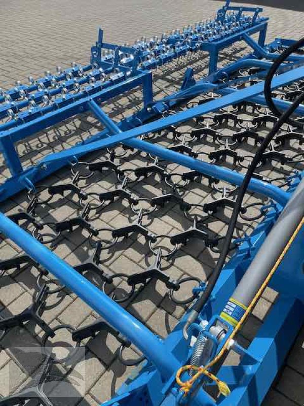 Wiesenegge des Typs VORATECK Wiesenschleppe 6m mit Striegel, Neumaschine in Südheide (Bild 11)