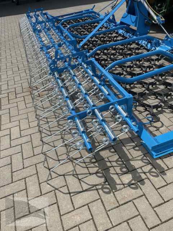 Wiesenegge des Typs VORATECK Wiesenschleppe 6m mit Striegel, Neumaschine in Südheide (Bild 14)