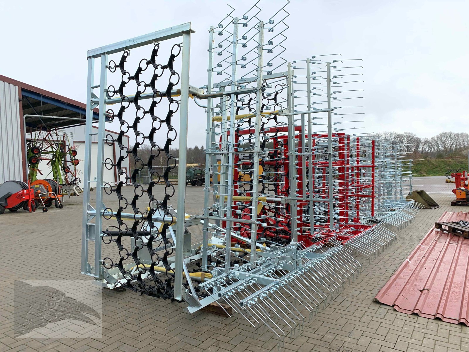 Wiesenegge des Typs VORATECK Wiesenschleppe 6m verzinkt mit Striegel, Neumaschine in Südheide (Bild 3)