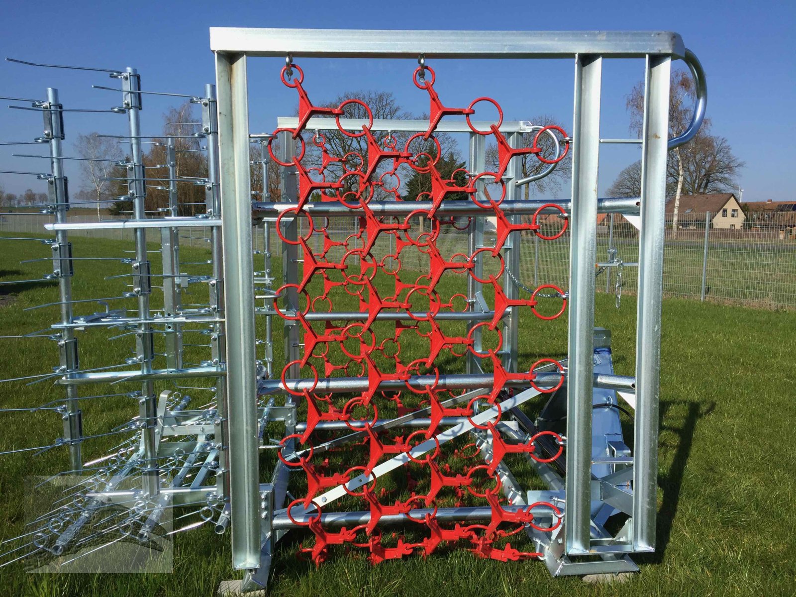 Wiesenegge des Typs VORATECK Wiesenschleppe 6m verzinkt mit Striegel, Neumaschine in Südheide (Bild 10)