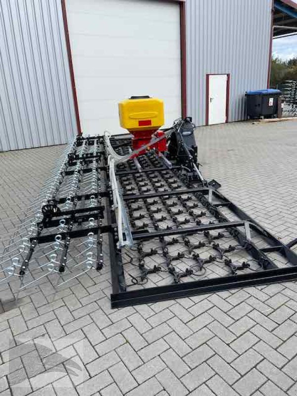 Wiesenegge des Typs VORATECK Wiesenschleppe 8m mit Striegel und Nachsaateinrichtung, Neumaschine in Südheide (Bild 2)