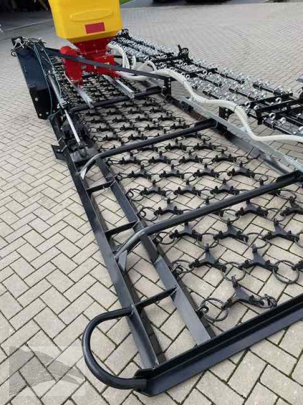 Wiesenegge des Typs VORATECK Wiesenschleppe 8m mit Striegel und Nachsaateinrichtung, Neumaschine in Südheide (Bild 15)