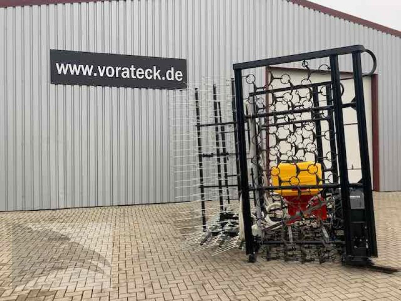 Wiesenegge des Typs VORATECK Wiesenschleppe 8m mit Striegel und Nachsaatgerät, Neumaschine in Südheide (Bild 2)