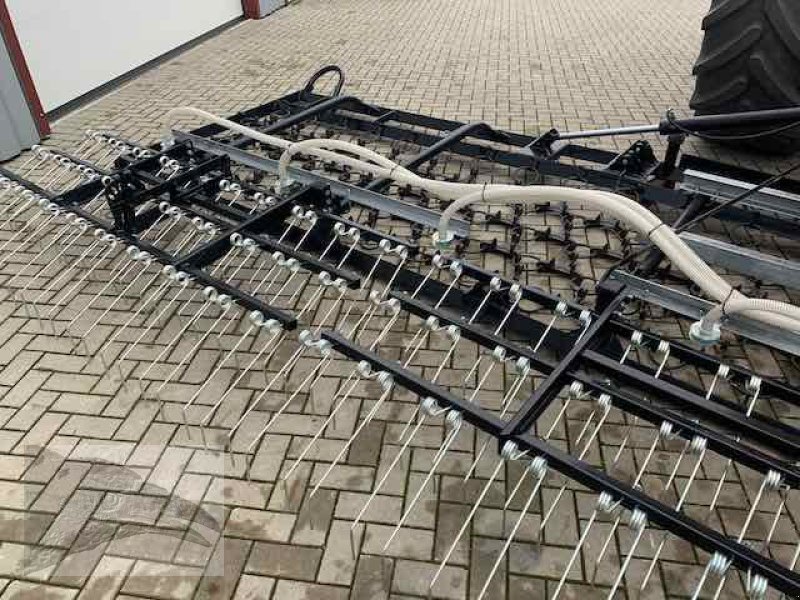 Wiesenegge des Typs VORATECK Wiesenschleppe 8m mit Striegel und Nachsaatgerät, Neumaschine in Südheide (Bild 4)